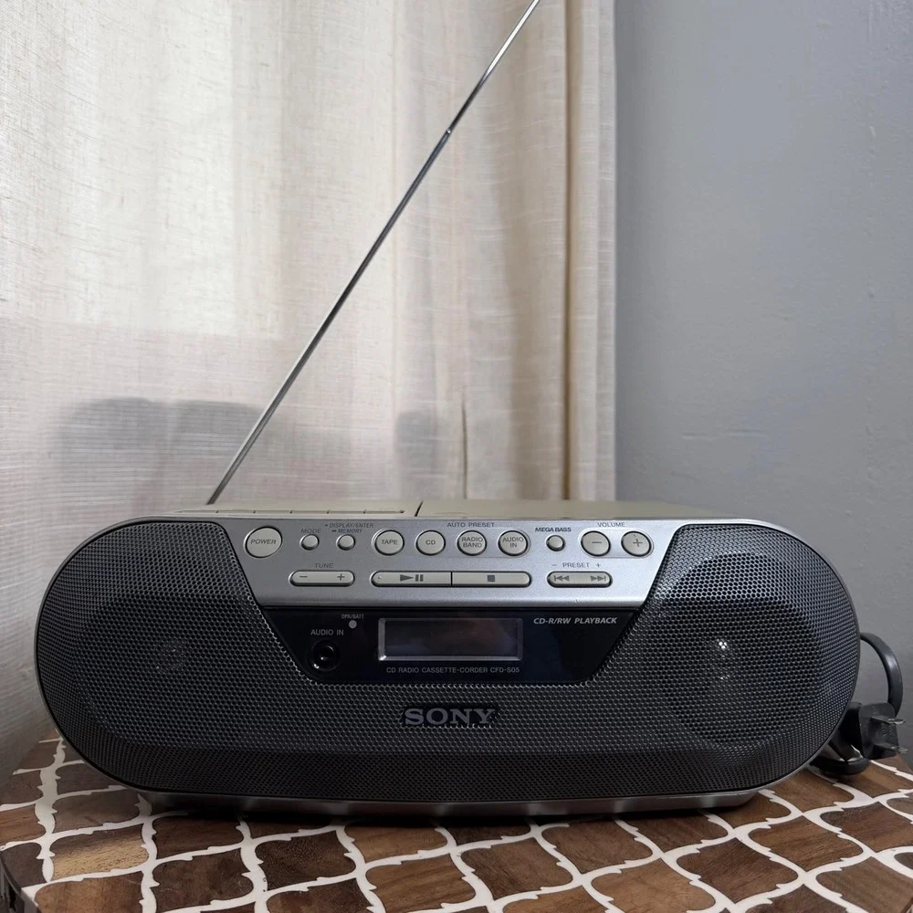 Sony CFD-S05 CD Radio Cassette-Corder Boombox Mega Bass Tested Radio Not Working
